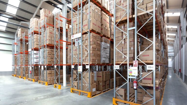 pallet racking system in warehouse Dubai